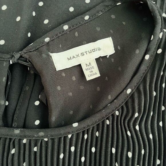 Max Studio black/white polka dot sleeveless top with tiny pleats front/back sz M - Picture 7 of 7